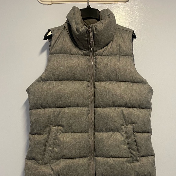 NWOT Old Navy full zip vest men’s size medium. - Picture 5 of 9